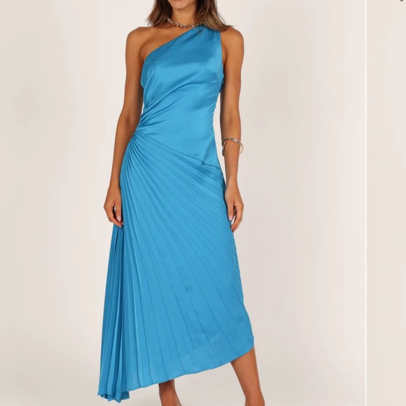 Pleated One Shoulder Dress - Picture 4 of 9